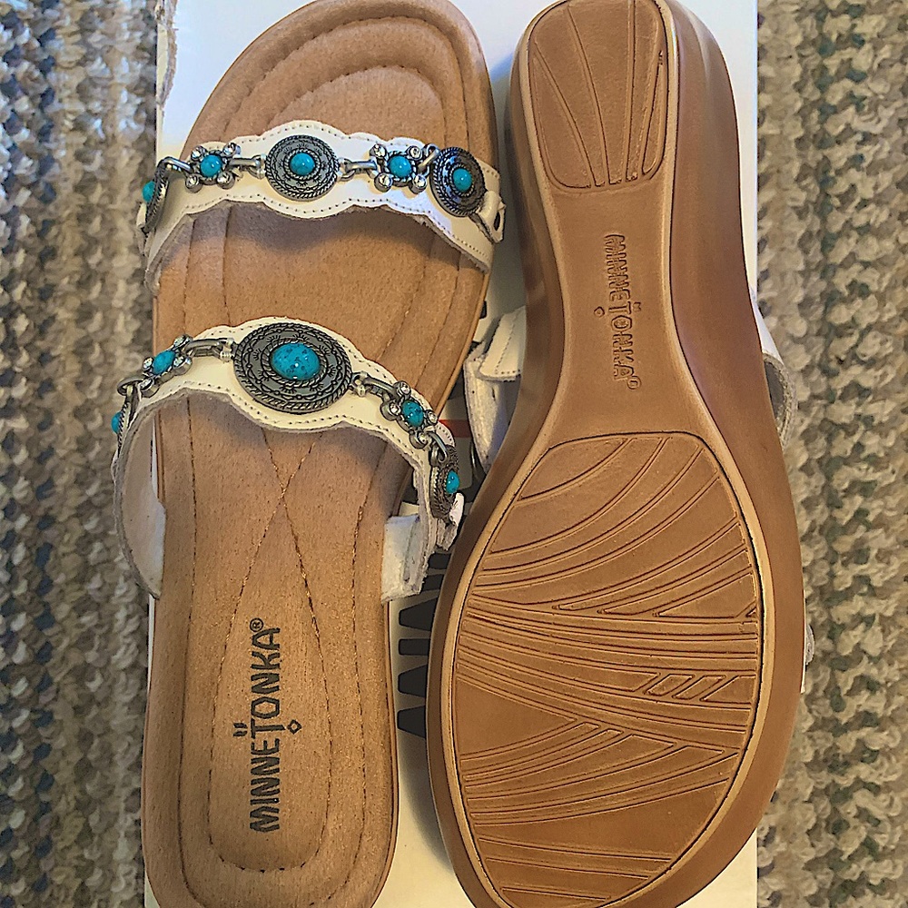 Minnetonka Wedge Slide Sandals - White, Size 8 (39)